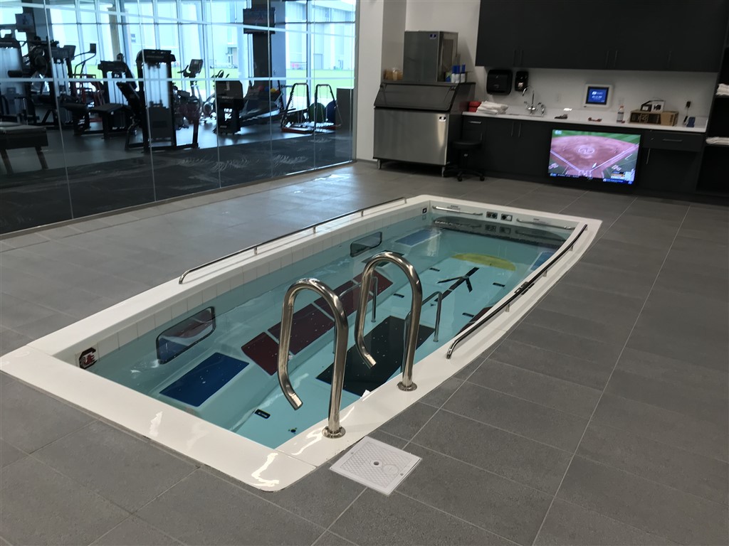 Aquatic therapy pool